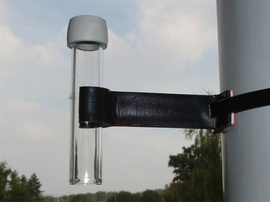 Campionatore con tappo inferiore bianco rimosso (aperto verso il basso)